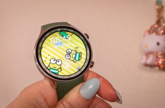 OnePlus Watch 2R Is a Gigantic Smartwatch for Smaller Wrists