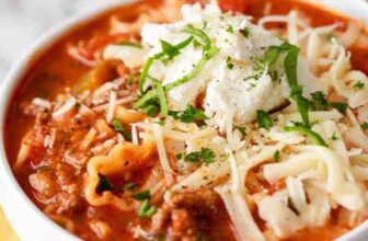 CrockPot Lasagna Soup {Tacky & Scrumptious}