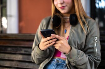 Social media firms can’t be pressured to dam teenagers from seeing ‘dangerous’ content material, decide guidelines