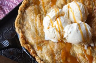 Skillet Apple Pie | Cookies & Cups