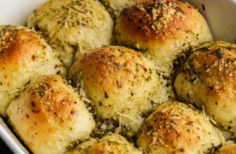 Pesto Parmesan Dinner Rolls – The Keep At Residence Chef
